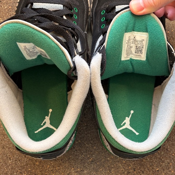 Jordan basketball Shoes Black and Green - Picture 5 of 8